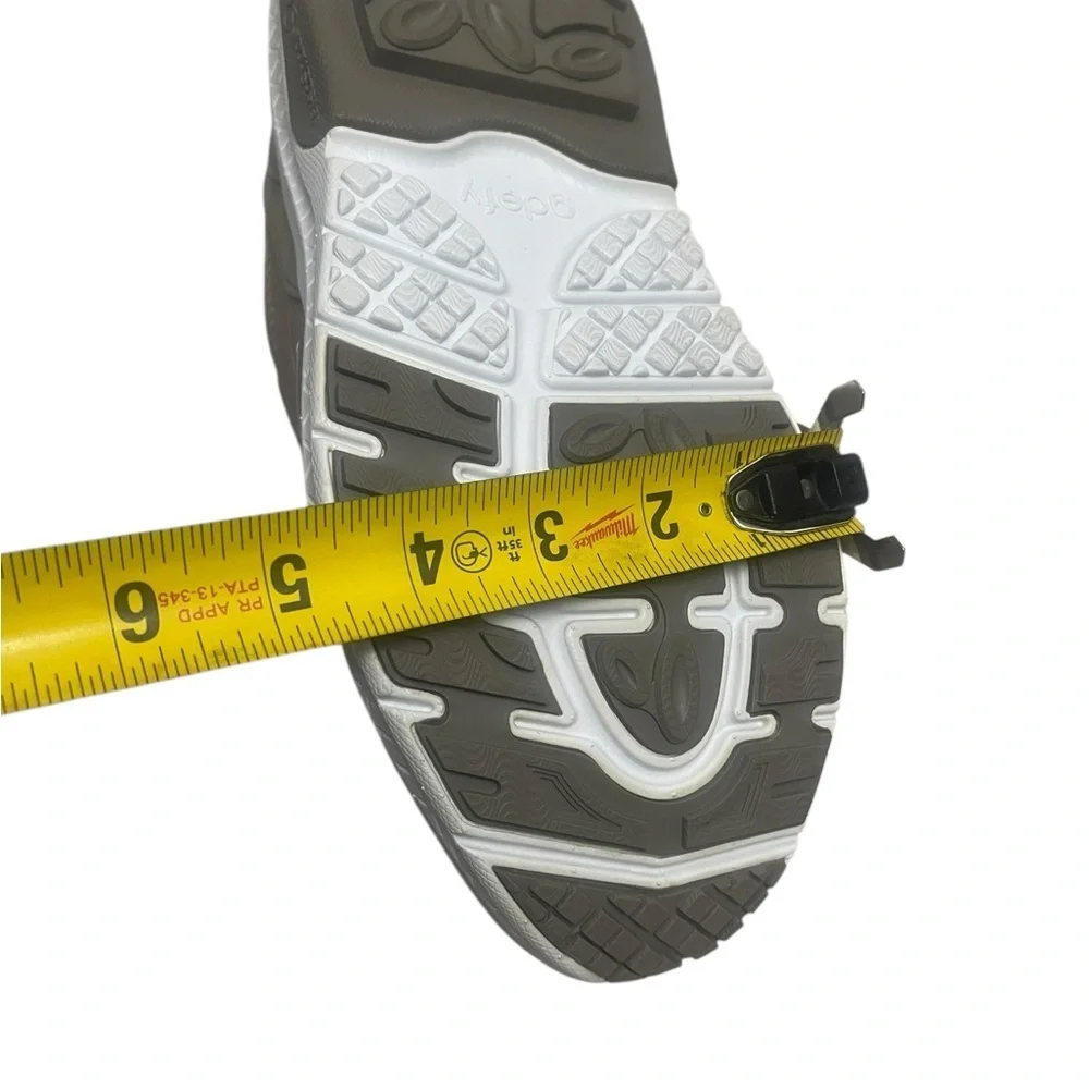 NWT GDEFY Orion Athletic shoes tan/ white‎ size 10
